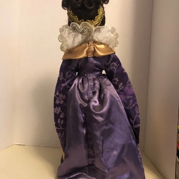 Gorgeous Porcelain Doll (Collectors Item) - Picture 8 of 9